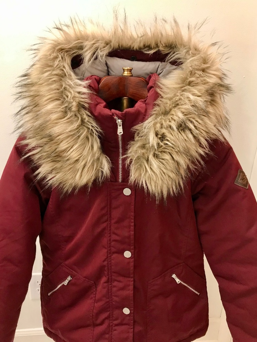 HOLISTER ULTIMATE DOWN COLLECTION FAUX FUR TRIM HOOD BURGUNDY STATEMENT COAT